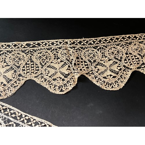 201 - Antique and vintage lace (No measurements for this lot)