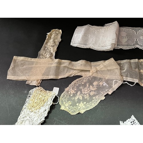 206 - Antique and vintage lace (No measurements for this lot)