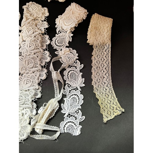 207 - Antique and vintage lace (No measurements for this lot)