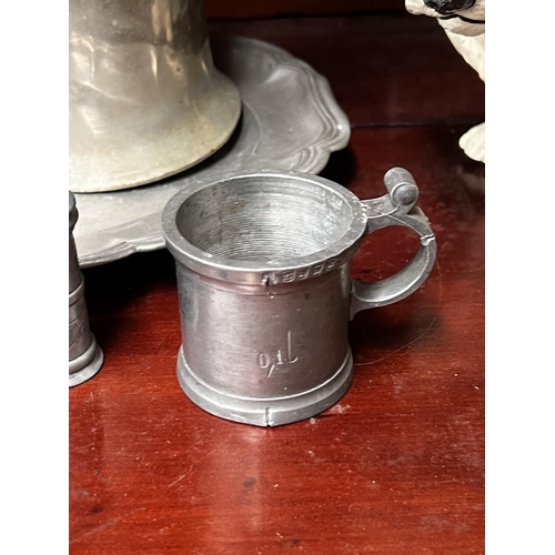 282 - Assortment of pewter, to include: a platter, pair of salt & peppers, tankard etc, approx 37cm W and ... 