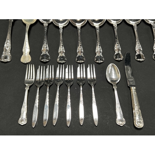 302 - Assortment of silver plate to include cruet set, Kings pattern Christening set etc