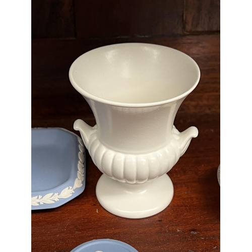 303 - Assortment of wedgwood to include candle holders, trinket boxes, vase, approx 15cm W and smaller