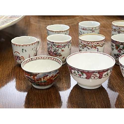 118 - Good selection of antique 18th century Chinese export porcelain, to include ten tea cups and four te... 