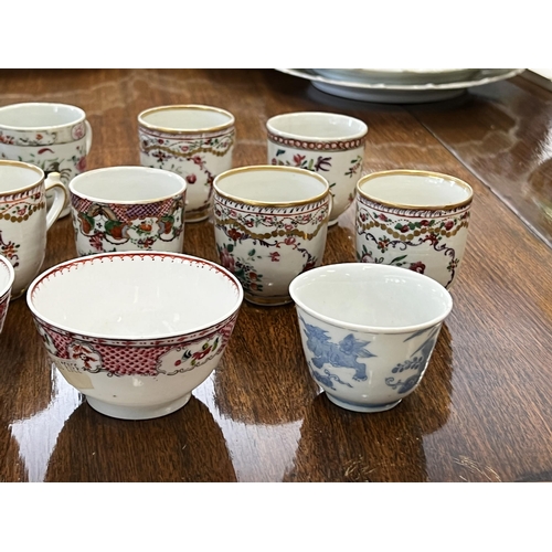 118 - Good selection of antique 18th century Chinese export porcelain, to include ten tea cups and four te... 