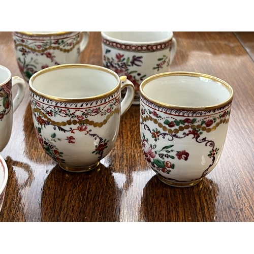 118 - Good selection of antique 18th century Chinese export porcelain, to include ten tea cups and four te... 