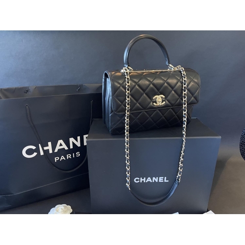 163 - New & Unused Chanel 2019 Trendy CC Medium Flap Bag with Top Handle A69923 Y60767 94305

Features Bla... 