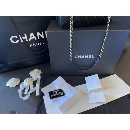 163 - New & Unused Chanel 2019 Trendy CC Medium Flap Bag with Top Handle A69923 Y60767 94305

Features Bla... 