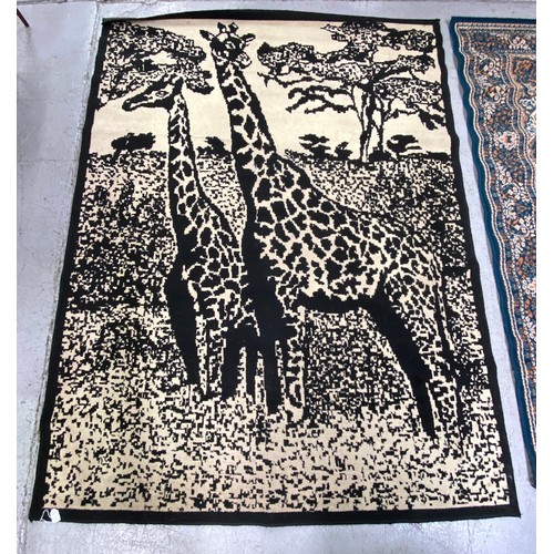 99 - Modern giraffe carpet, approx 170cm x 226cm