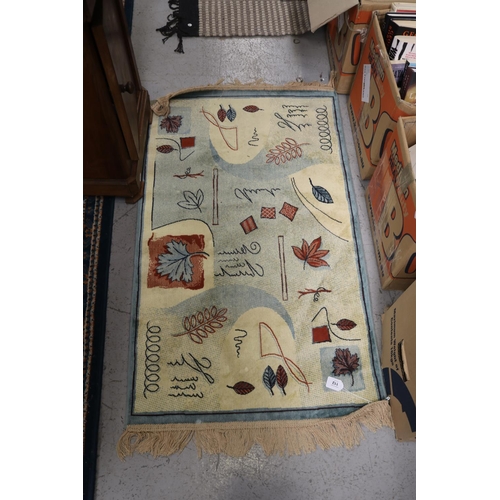 112 - Small carpet with leave design, approx 65cm x 118cm