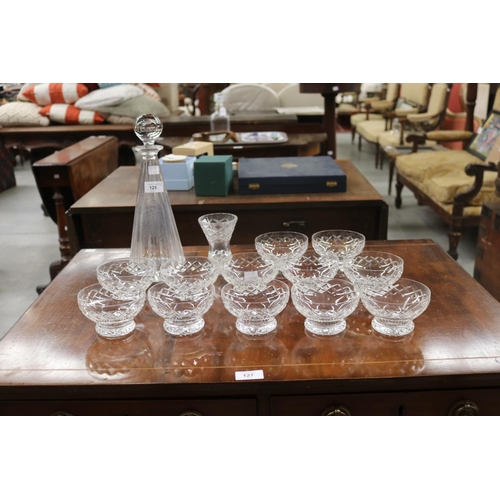 125 - Assortment of glass to include twelve bowls, a crystal glass and a Villeroy & Boch decanter, approx ... 