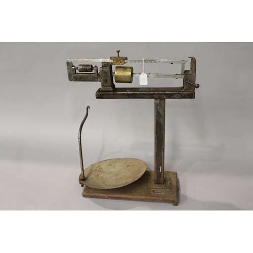 199 - Set of Aubin weighing scales, approx 58cm H x 46cm W