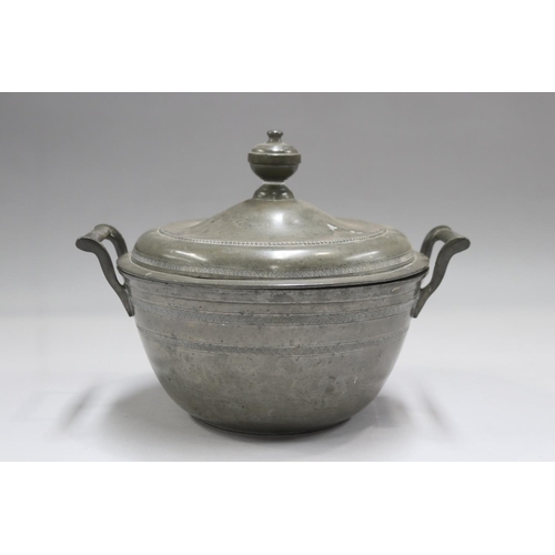 61 - French pewter lidded tureen, approx 24cm H x 29cm W (including handles)