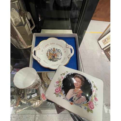 321 - Assortment of commemorative ware to include Victoria, Charles and Diana, William and Kate, Edward an... 