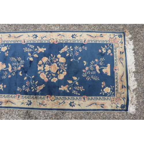 1135 - Chinese wool carpet, approx 85cm x 156cm