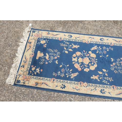 1136 - Chinese wool carpet, approx 155cm x 85cm