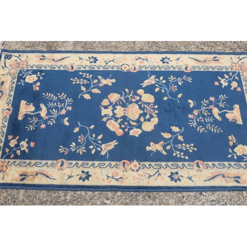 1136 - Chinese wool carpet, approx 155cm x 85cm