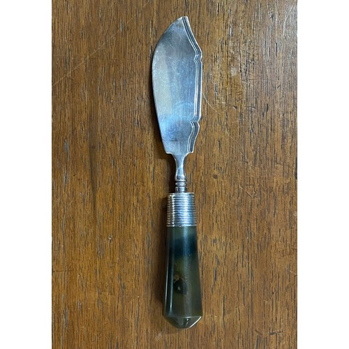 1674 - Antique Georgian sterling silver blade butter knife, with tapering agate handle, marked for London 1... 