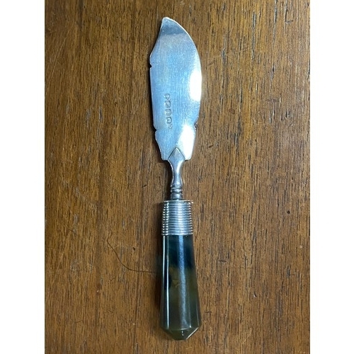 1674 - Antique Georgian sterling silver blade butter knife, with tapering agate handle, marked for London 1... 