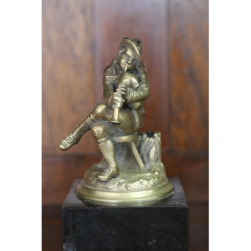 1688 - Unknown antique bronze figure of a man playing bagpipes on black marble base, unmarked, approx 16cm ... 