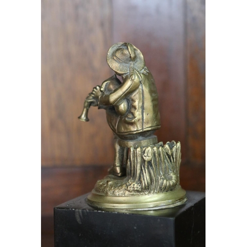 1688 - Unknown antique bronze figure of a man playing bagpipes on black marble base, unmarked, approx 16cm ... 