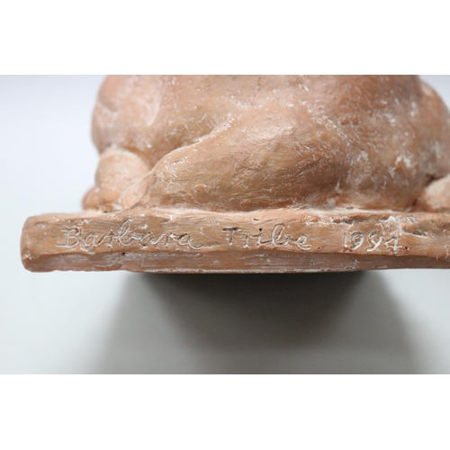 1737 - Rhonda Barbara (Barbara) Tribe (1913-2000) Australia, terracotta seated pug dog, incised signature, ... 