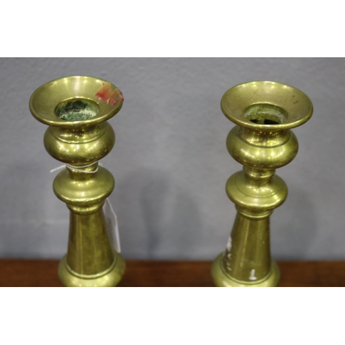 1620 - Pair of antique brass candlesticks, each approx 22cm H (2)