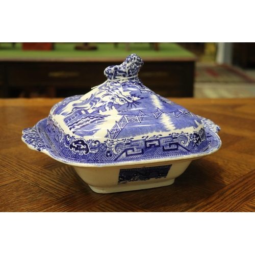 1626 - Antique Staffordshire blue and white willow pattern lidded tureen with lion finale, approx 20cm H x ... 