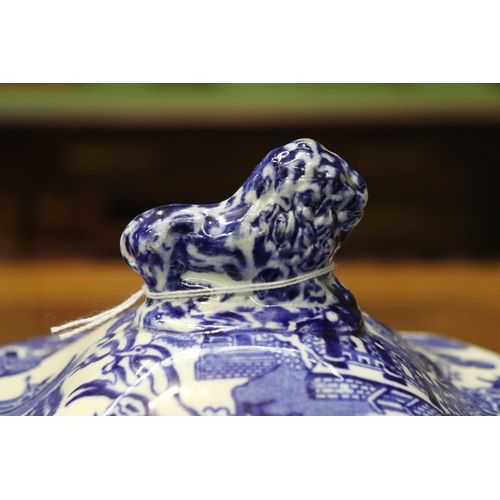 1626 - Antique Staffordshire blue and white willow pattern lidded tureen with lion finale, approx 20cm H x ... 