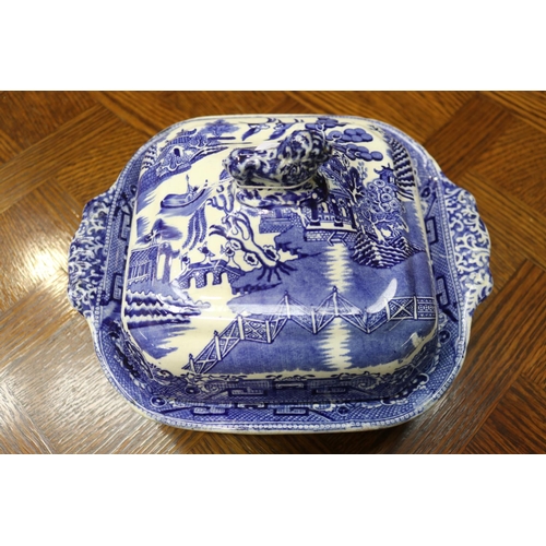 1626 - Antique Staffordshire blue and white willow pattern lidded tureen with lion finale, approx 20cm H x ... 