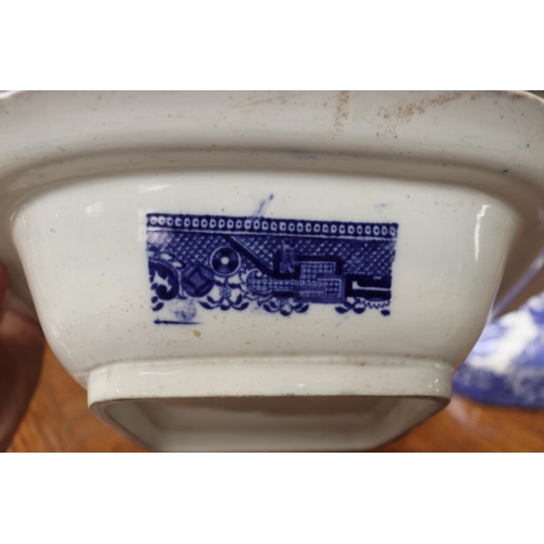 1626 - Antique Staffordshire blue and white willow pattern lidded tureen with lion finale, approx 20cm H x ... 