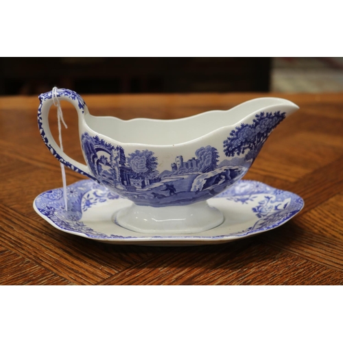 1627 - Spode blue & white sauce boat with under dish along with two dishes, approx 23cm Dia and smaller