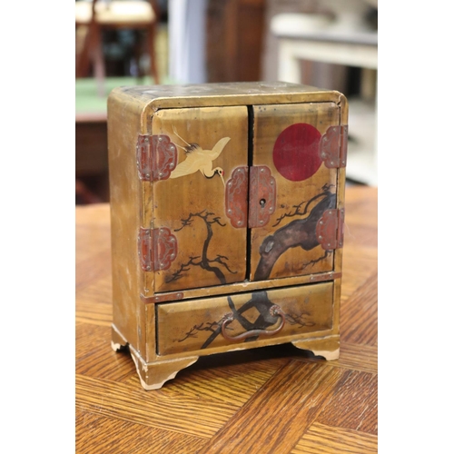 1667 - Antique Japanese export lacquered table top cabinet, approx 20cm H x 15cm W x 8.5cm D