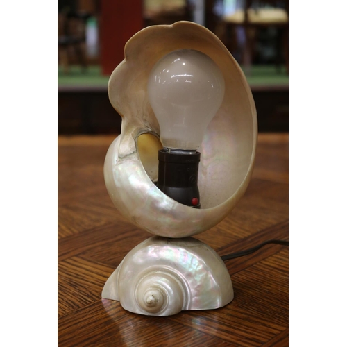 1685 - Decorative shell light, working at time of inspection, approx 22cm H x 13cm W