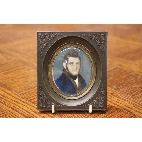 1707 - Antique French oval miniature of a gent, approx 12cm x 11cm (frame size)