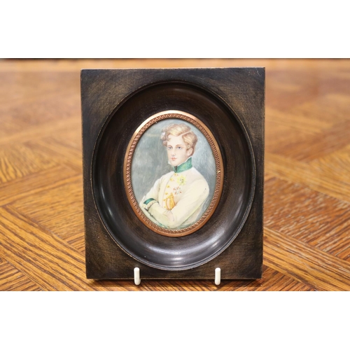 1711 - Antique French oval miniature of a young Napoleon, approx 15cm x 12.5cm (frame size)