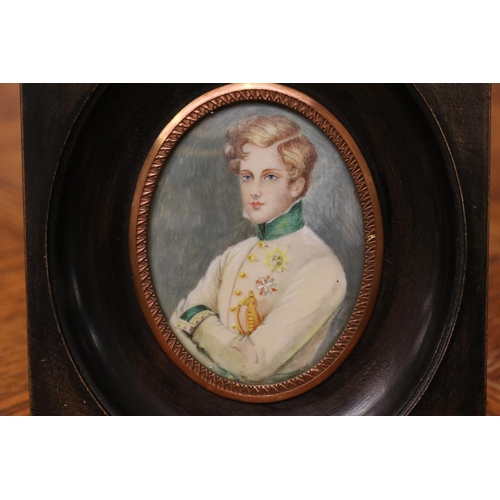1711 - Antique French oval miniature of a young Napoleon, approx 15cm x 12.5cm (frame size)