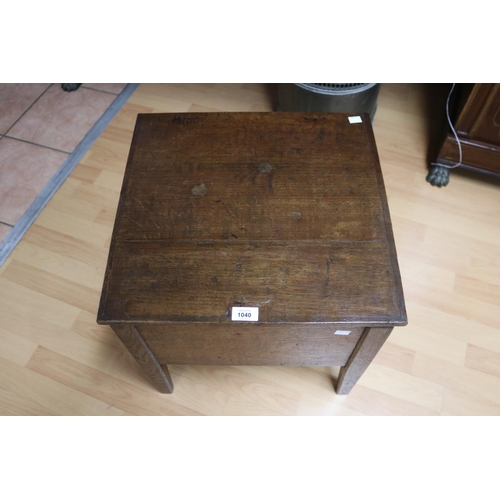 1040 - Antique English oak lift top box seat, cross banded in mahogany, standing on square tapering legs, a... 