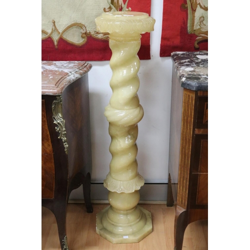 1074 - Alabaster column with internal electric light, approx 104cm H x 25cm Dia