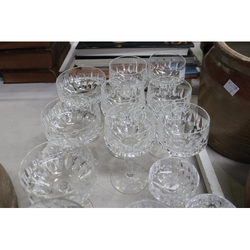 260 - Assortment of glassware, approx 14.5cm H and shorter