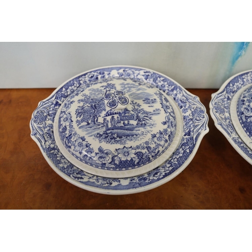 331 - Seaforth blue and white pair of tureens and gravy boat, approx 26cm W and smaller (3)