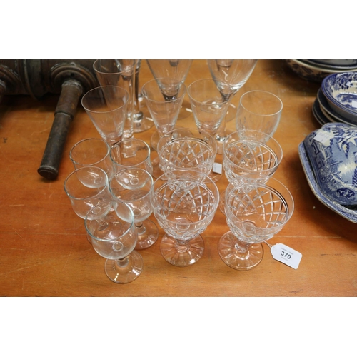 370 - Assortment of glass ware, approx 25cm H and shorter