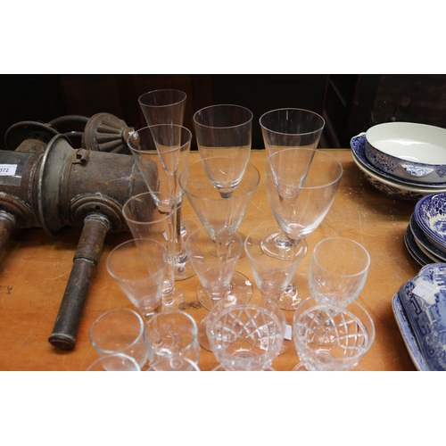 370 - Assortment of glass ware, approx 25cm H and shorter