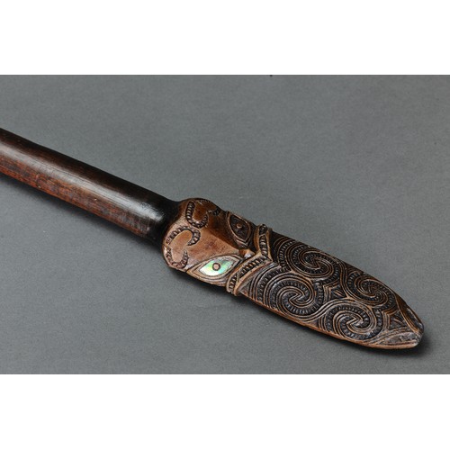 7 - Impressive Maori wooden fighting long staff (Taiaha), New Zeland. Carved and engraved hardwood and h... 