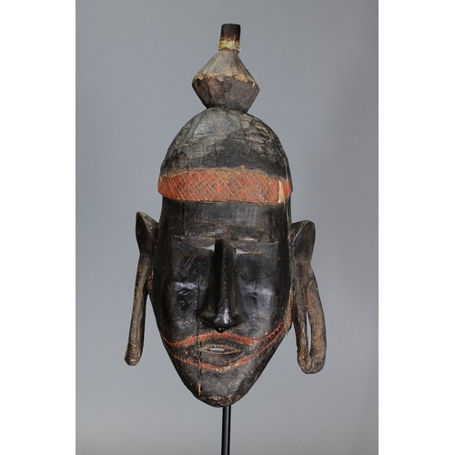 40 - Superb Rare Spirit Mask, Solomon Islands. Carved and engraved hardwood and natural pigment. Carved w... 