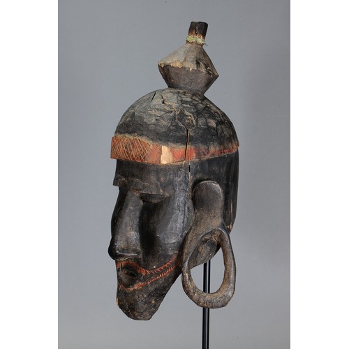 40 - Superb Rare Spirit Mask, Solomon Islands. Carved and engraved hardwood and natural pigment. Carved w... 
