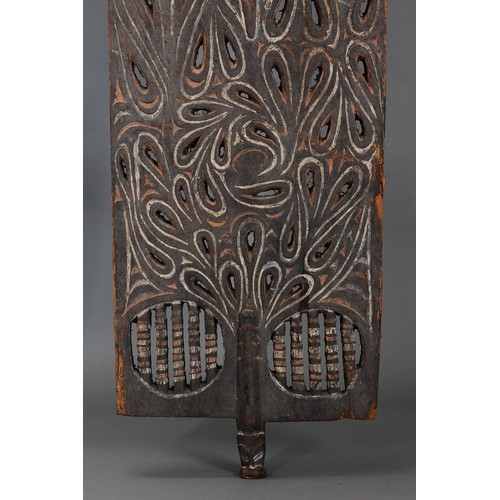 44 - Rare Sawos Spirit “Malu” Board, Papua New Guinea. Carved and engraved hardwood and natural pigment. ... 