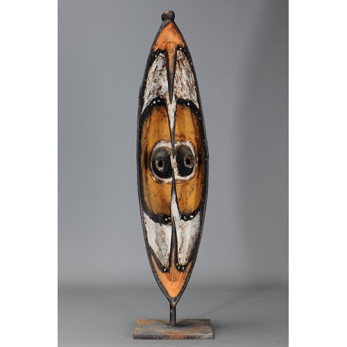 52 - Hunstein Mountain Bahinemo Garra Mask, Papua New Guinea. Carved and engraved hardwood and natural pi... 