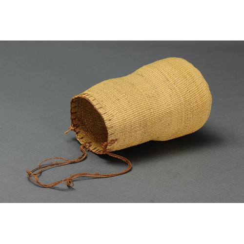 182 - DILLY BAG, ARNHEM LAND, Northern Territory. Woven plant fibre. For centuries, Aboriginal women from ... 