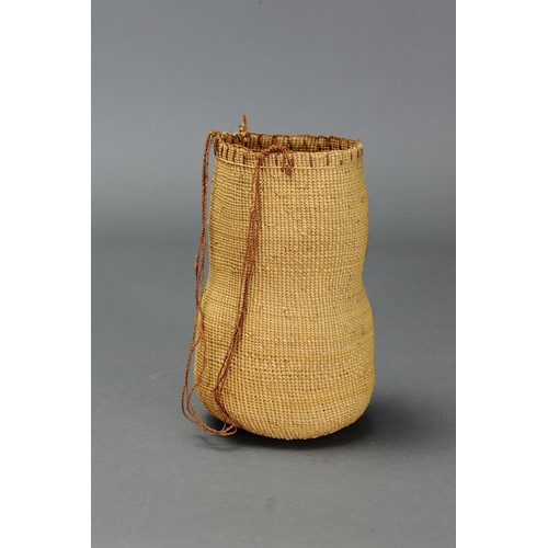 182 - DILLY BAG, ARNHEM LAND, Northern Territory. Woven plant fibre. For centuries, Aboriginal women from ... 