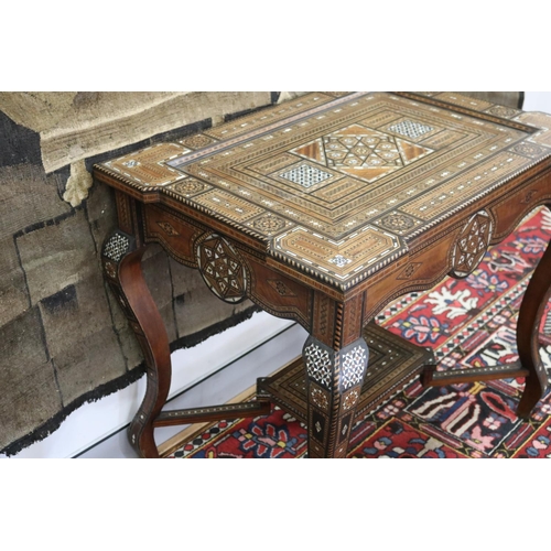 1189 - Traditional Moroccan inlaid table with matching armchairs, well appointed inlay, table approx 78cm h... 